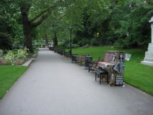 Embankment piano COLF 2012-06